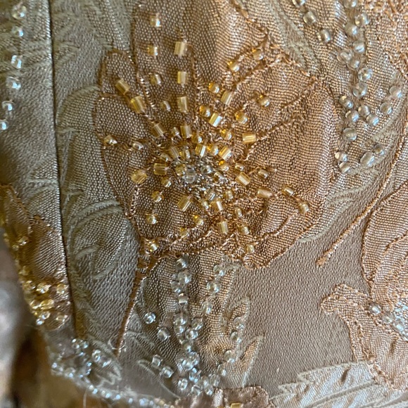 Carmen Marc Valvo signature suit size (very small) 10-fits like a size 6 - Picture 2 of 5